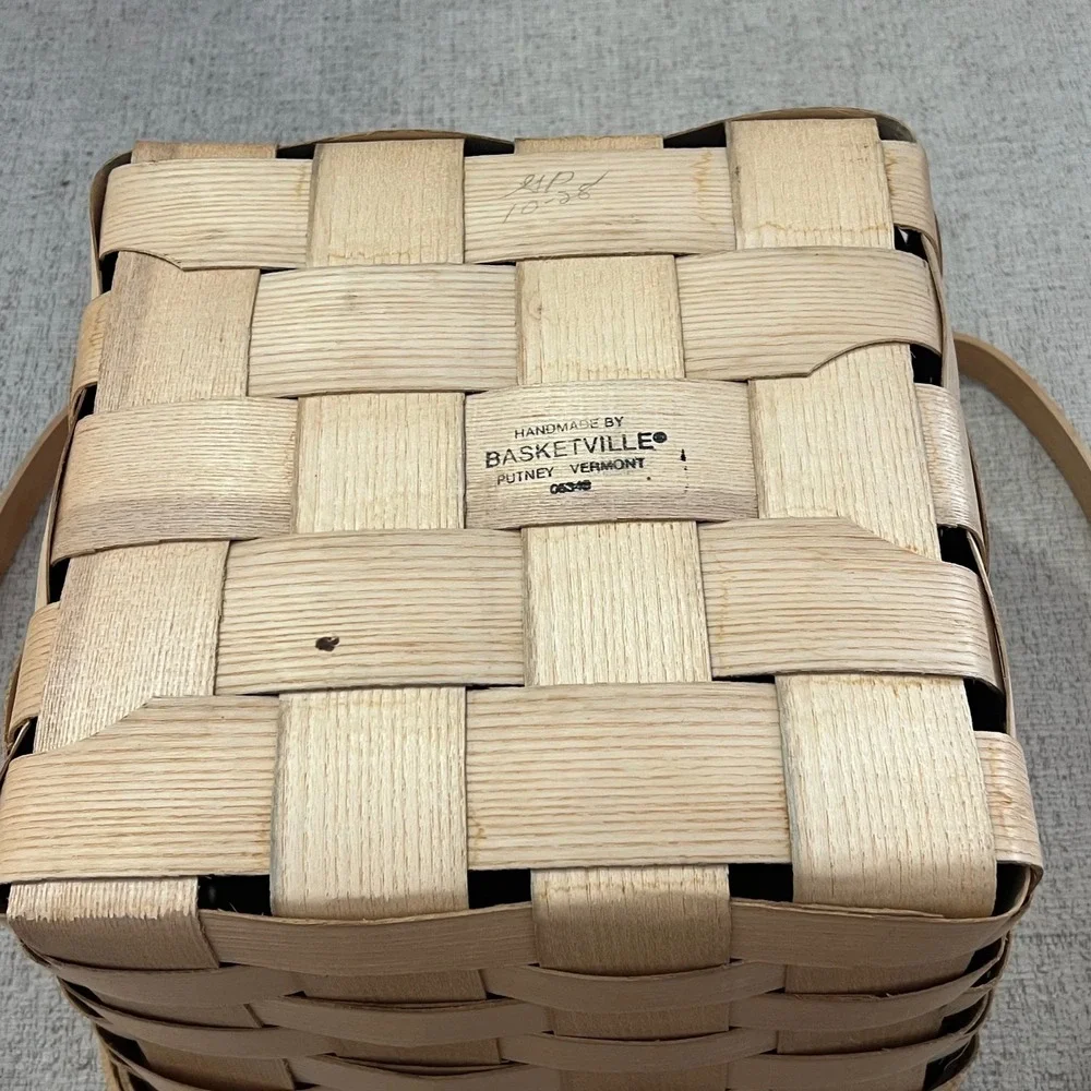 Basketville Vintage Wooden Picnic Basket Pie Carrier Rocking Horse Heart Lid‎
